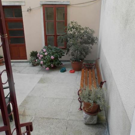 Vintage Pula Apartment Exterior photo