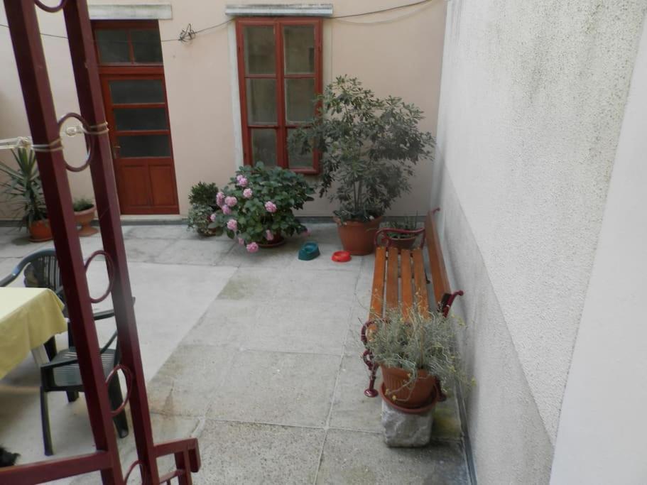 Vintage Pula Apartment Exterior photo